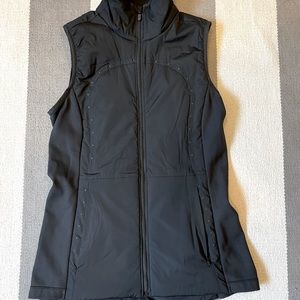 Lululemon Run For Cold Primaloft Reflective Water Repellant Vest SZ 6 Black